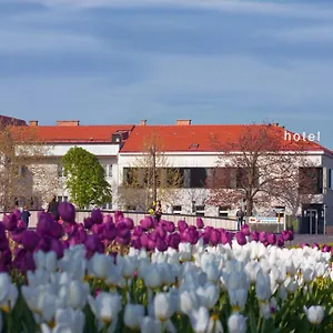 Strandhotel Alte Donau Hotel